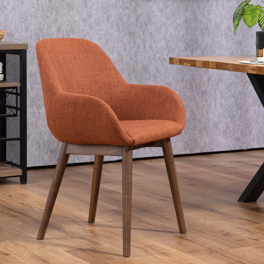 Chaise repas accoudoirs tissu caramel pied chêne foncé MALVA