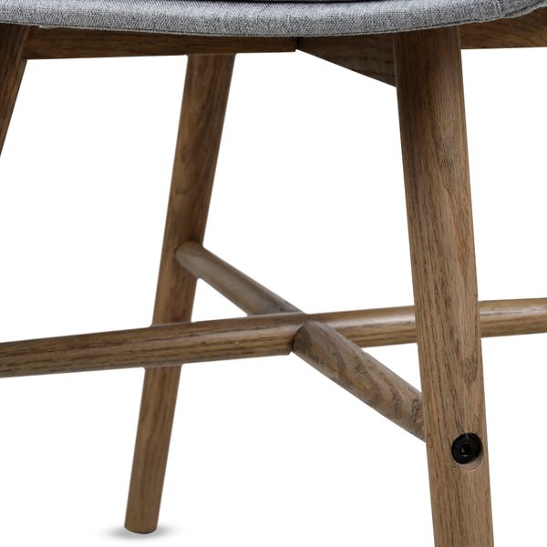 Chaise repas tissu gris clair pieds chêne foncé Jeff