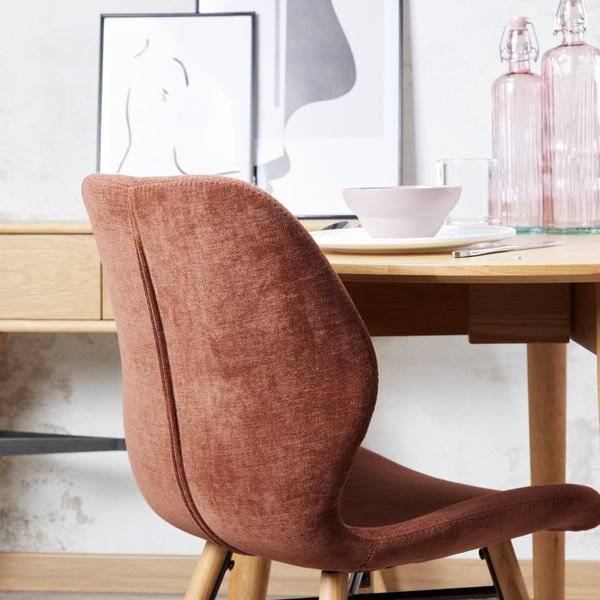 Chaise en tissu soft touch acajou KERI