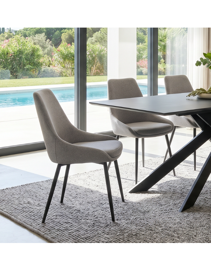 Chaise en tissu gris clair