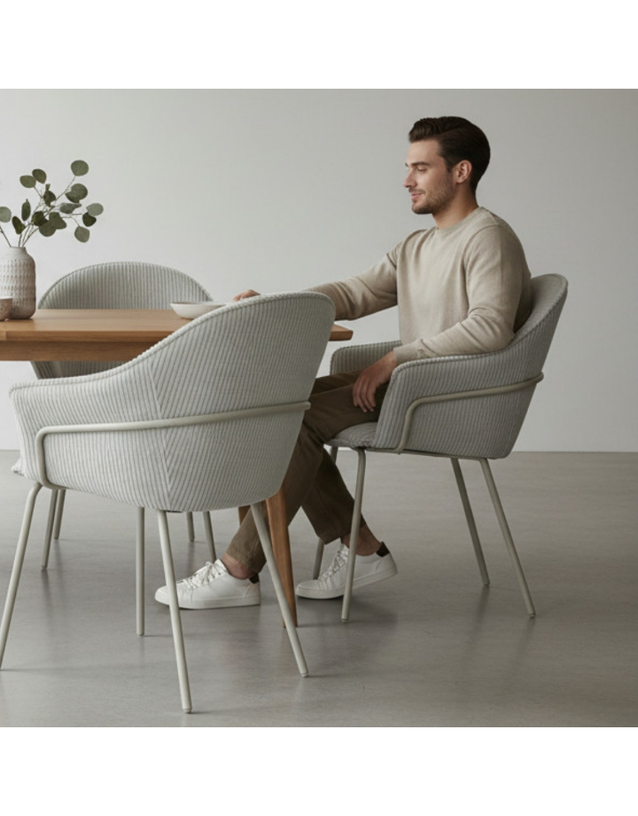 Chaise accoudoirs velours côtelé à grosses côtes gris clair NOMA