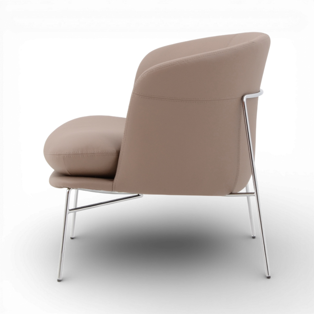 Fauteuil imitation cuir marron clair