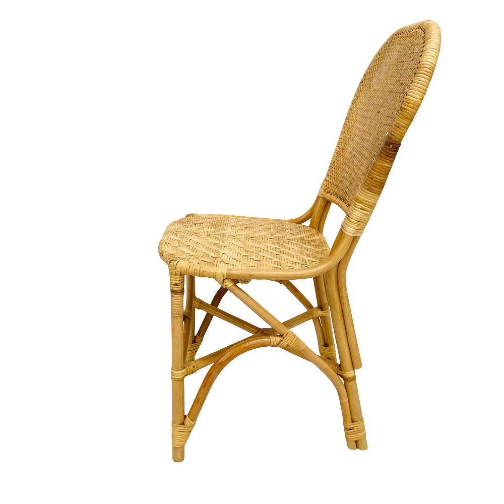 Chaise repas ZAGO STORE en rotin naturel tressé au design bohème, vue de profil sur fond noir